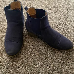 Navy blue Chelsea boots